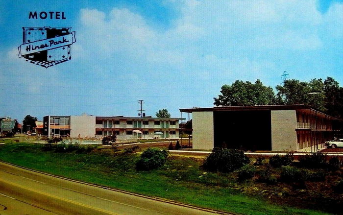 Hines Park Motel - Old Postcard